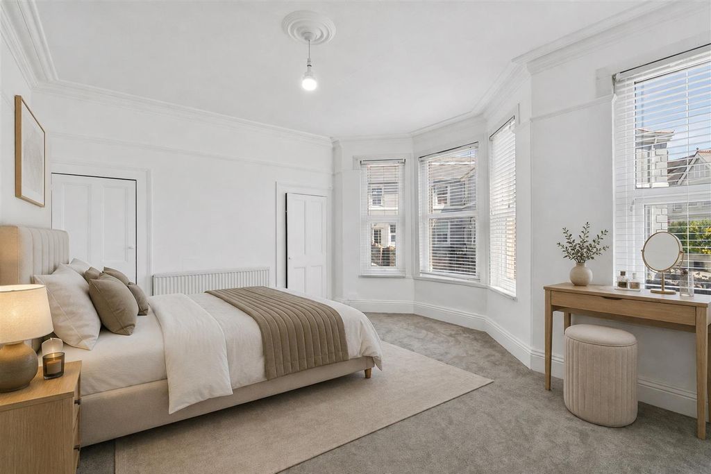 Property photo 3 of 19 Ai Bedroom 7 Holland Road.Png