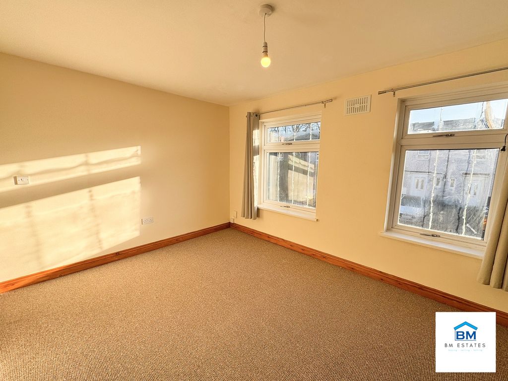 Property photo 3 of 6 Reception