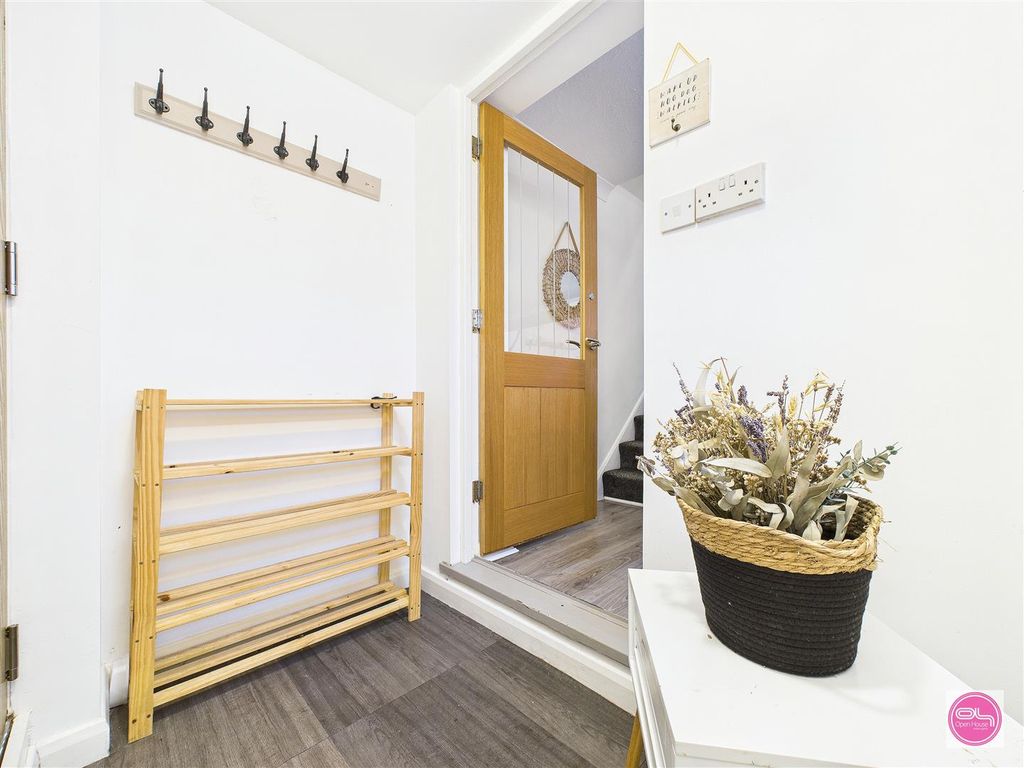 Property photo 2 of 27 Chiltern Road, Swadlincote (1).Jpg