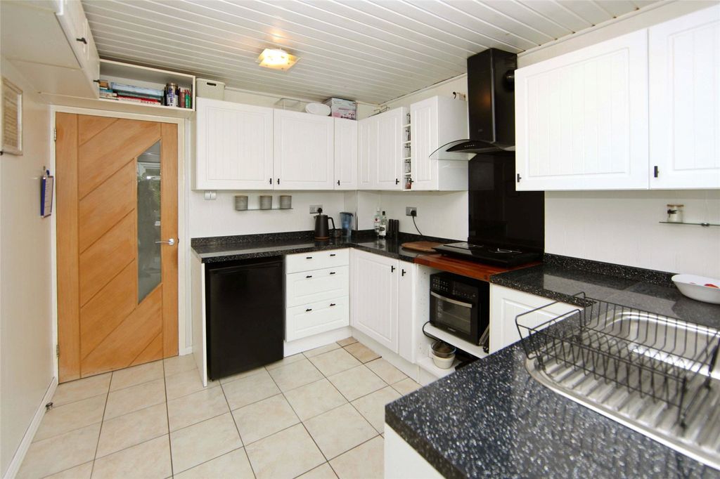 Property photo 2 of 25 Picture No. 15