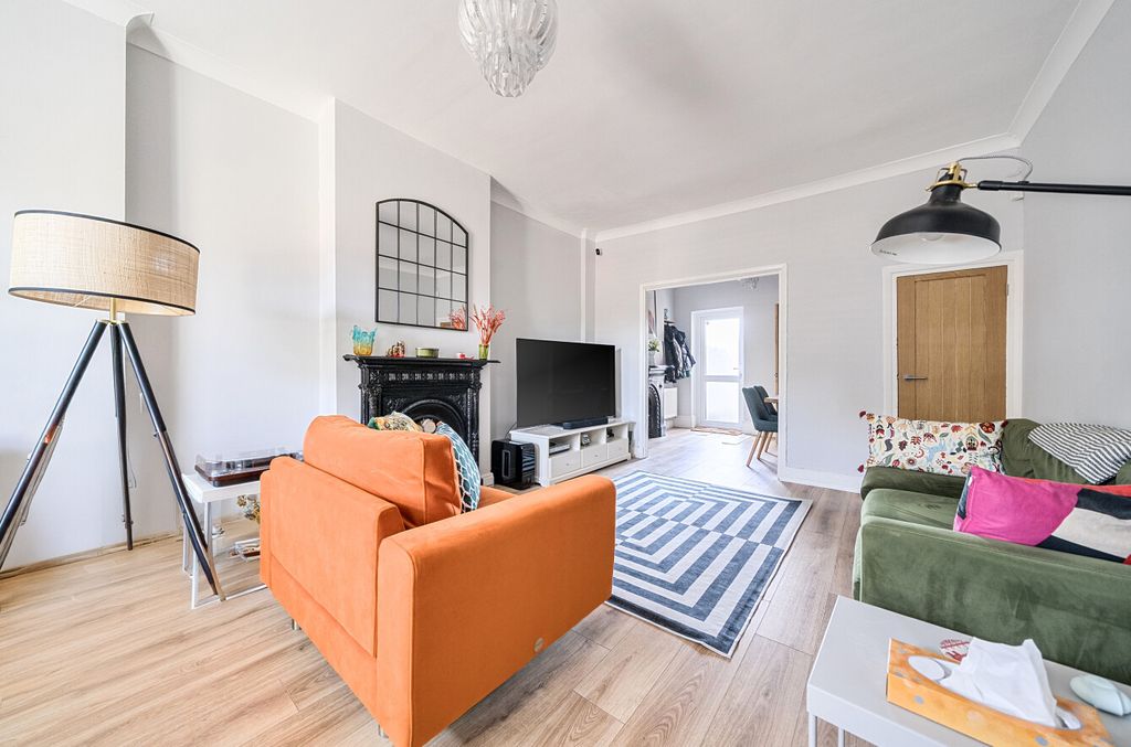 Property photo 2 of 14 Lounge3