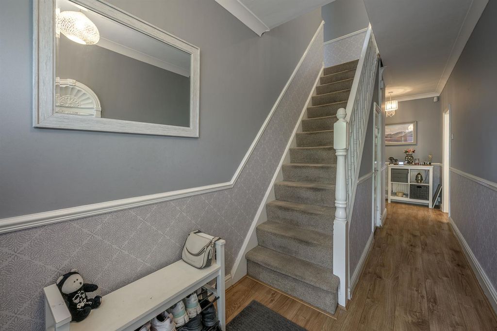 Property photo 2 of 37