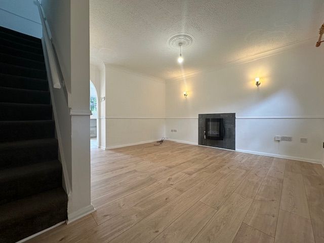 Property photo 3 of 8 Lounge