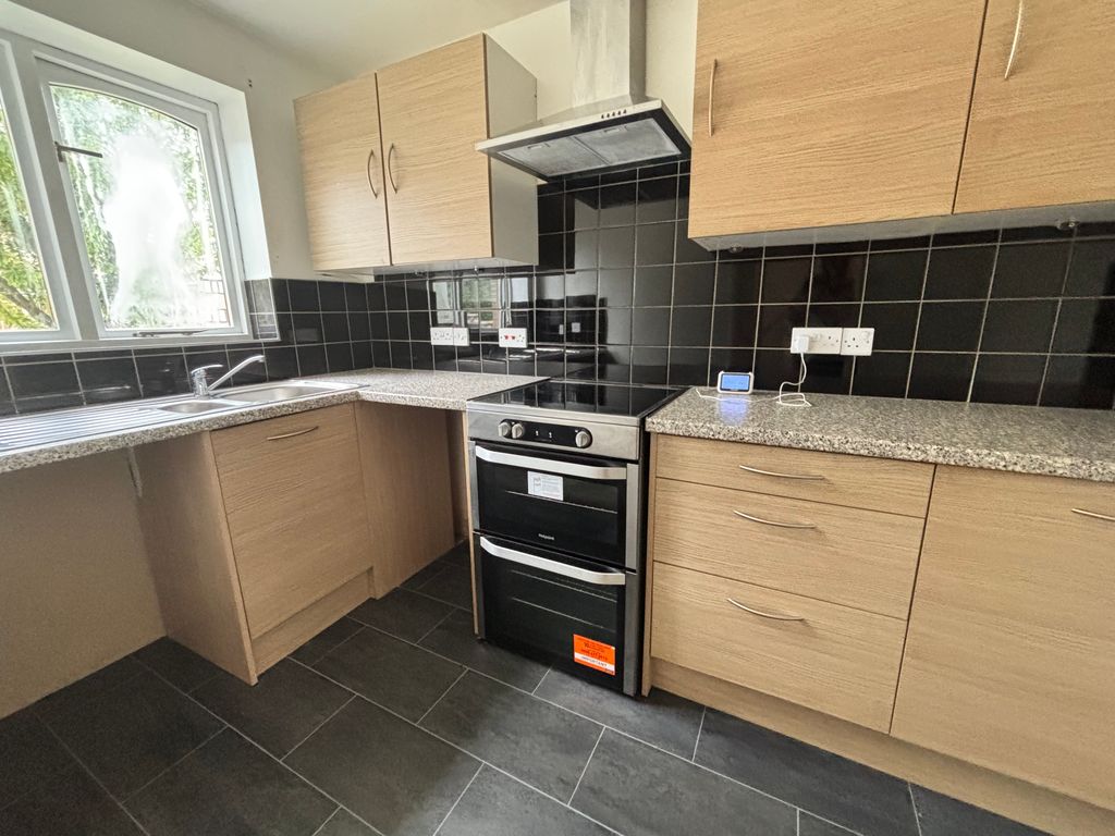 Property photo 2 of 17 Kitchen