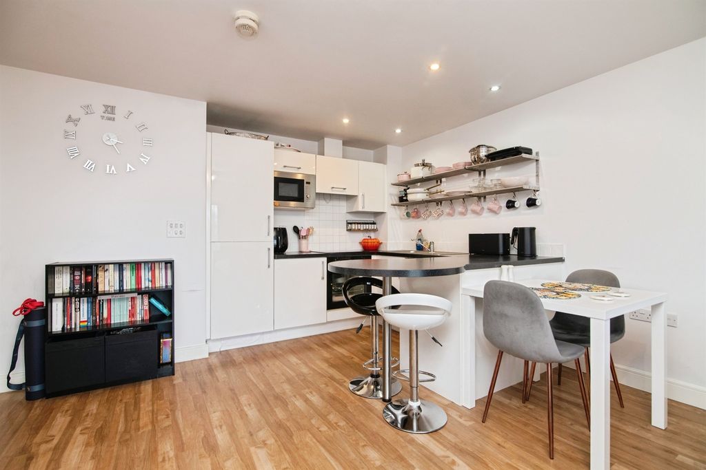 Property photo 2 of 11