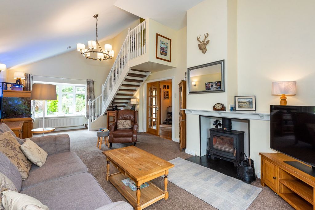 Property photo 3 of 32 Dining Lounge
