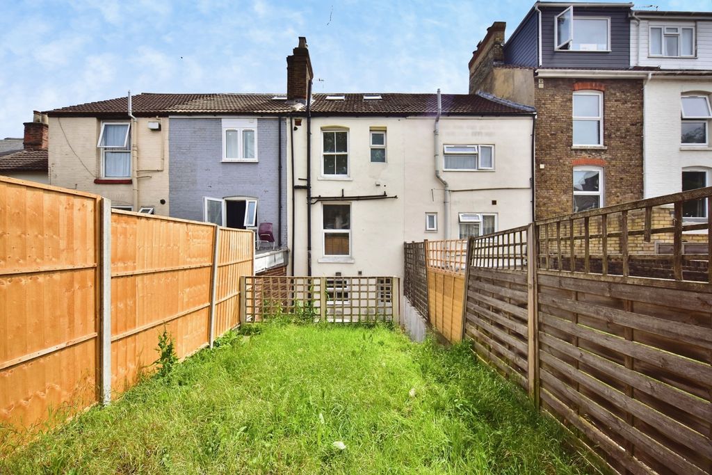 Property photo 3 of 20 Pbox-Img.Jpg