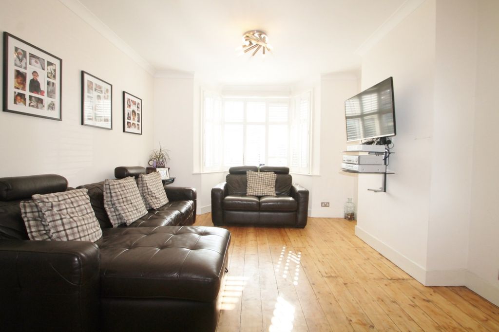 Property photo 2 of 12 Lounge Shot 1