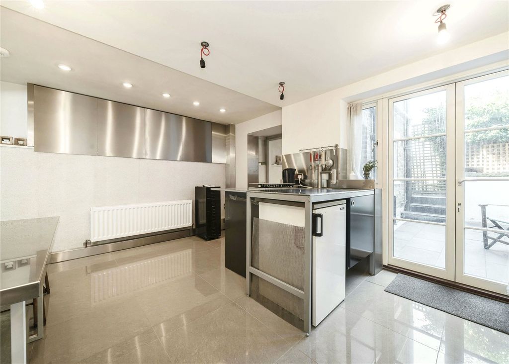Property photo 2 of 11 Picture No. 03