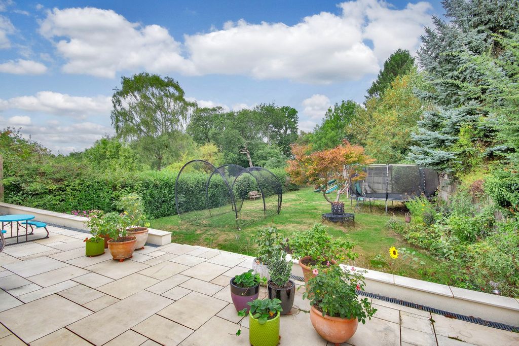 Property photo 3 of 13 Terrace And Garden