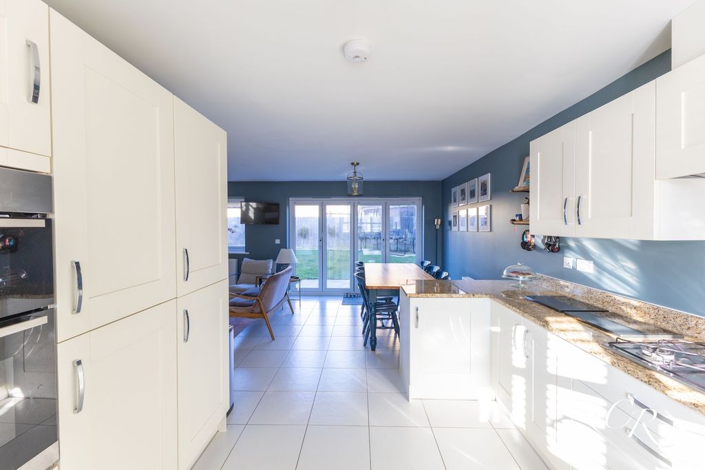 Property photo 3 of 19