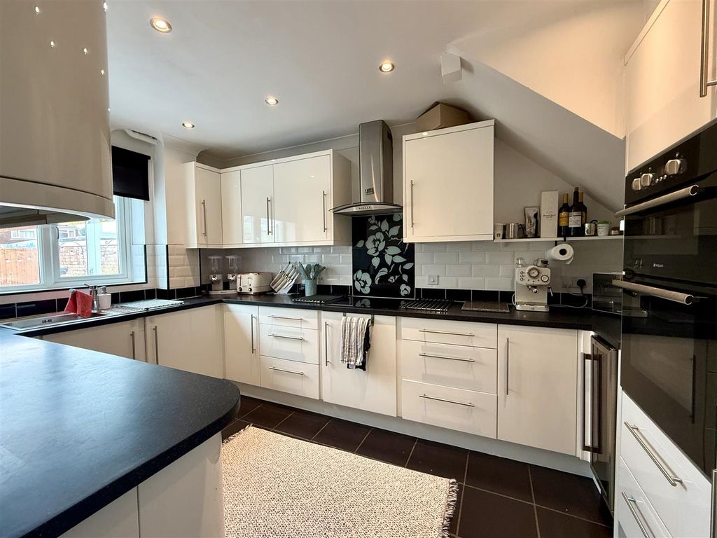 Property photo 2 of 21 Kitchen