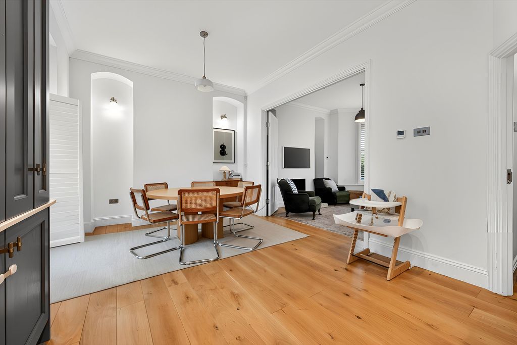 Property photo 3 of 19 Image