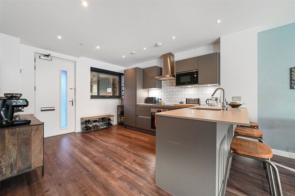 Property photo 3 of 22 Picture No. 16