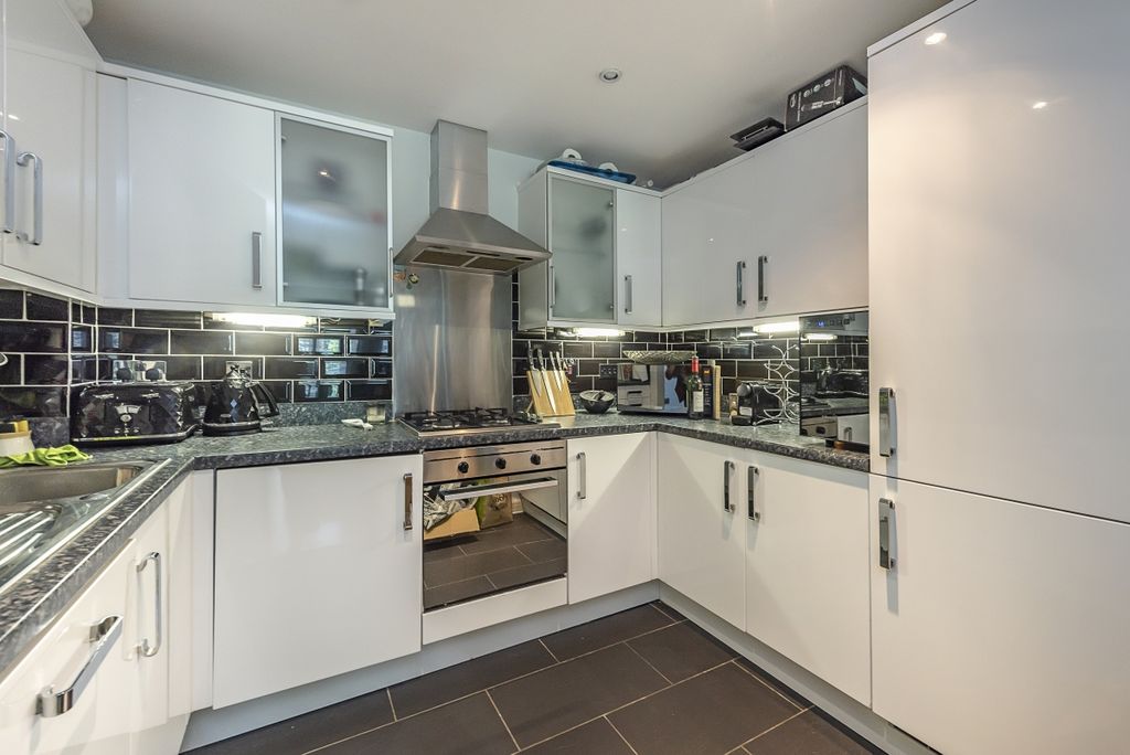 Property photo 2 of 7 Kitchen