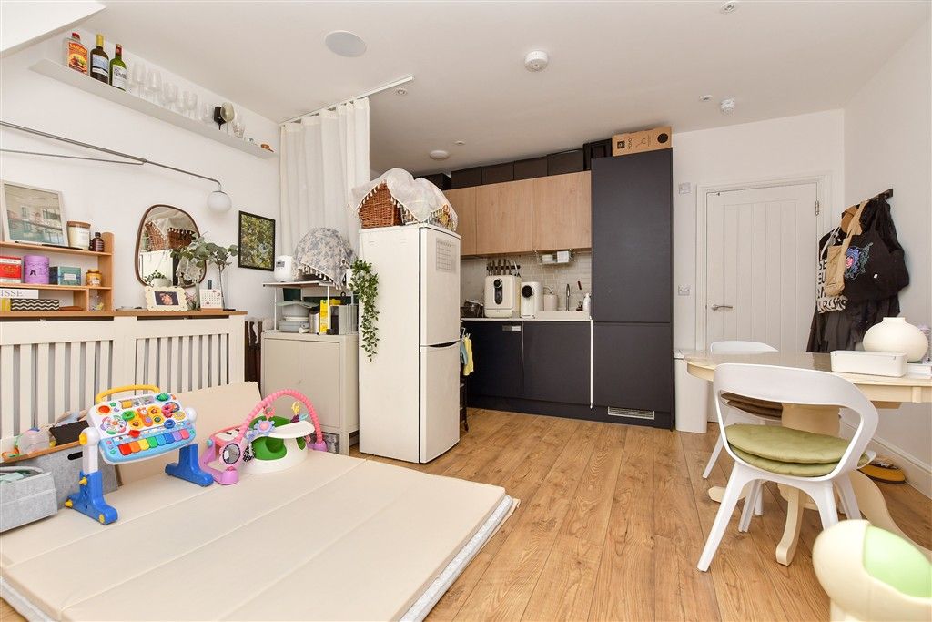 Property photo 2 of 16 Kitchen / Lounge / Diner