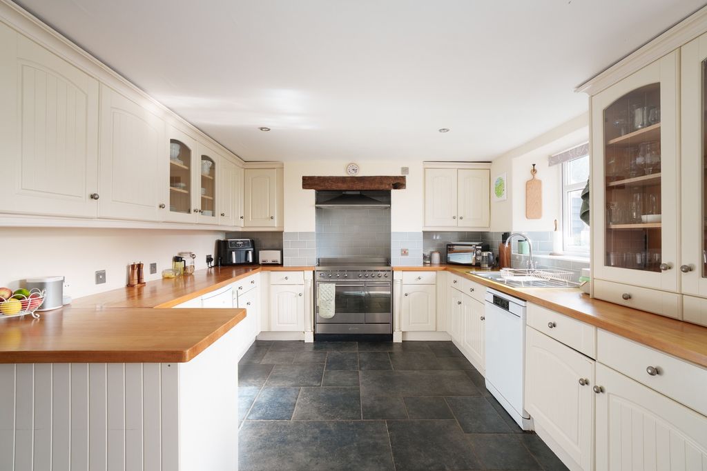 Property photo 2 of 39 5601176