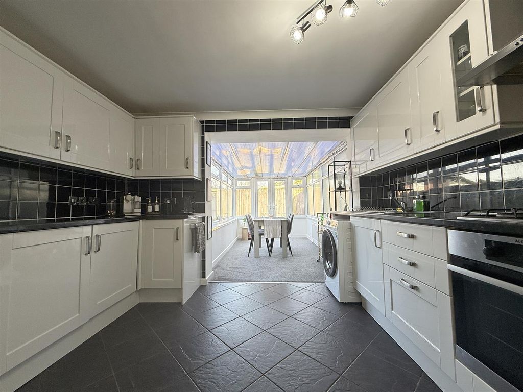 Property photo 3 of 13 Butler Close 6 - Kitchen 2.Jpg