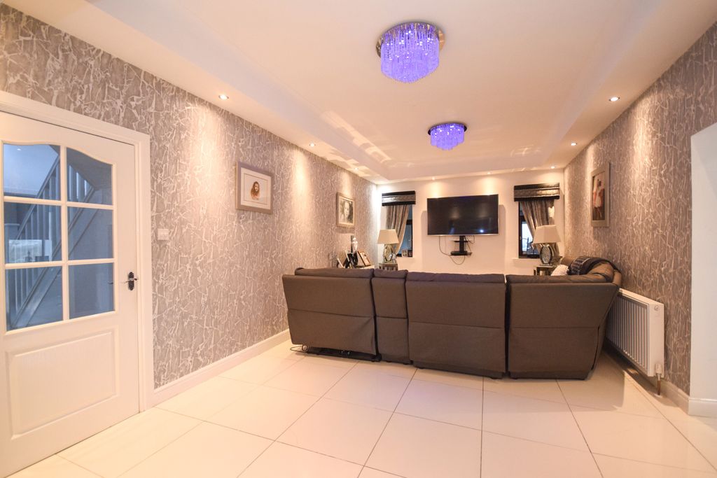 Property photo 2 of 30