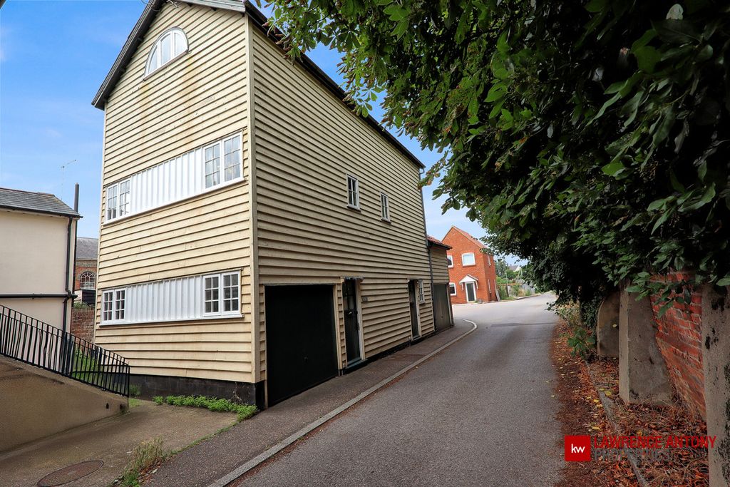 Property photo 2 of 36