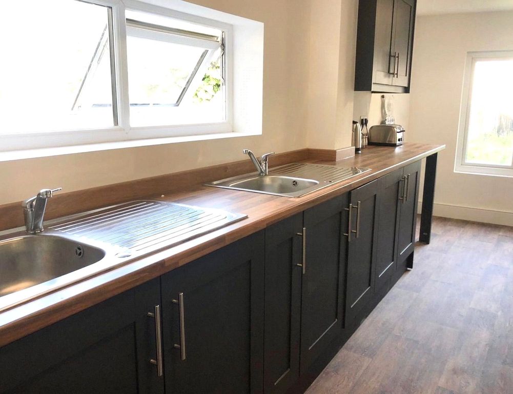 Property photo 2 of 8 Kitchen