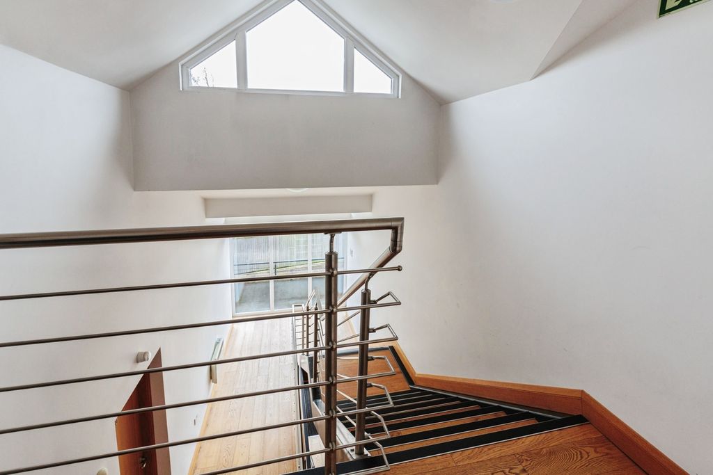 Property photo 3 of 21 Pbox-Img.Jpg