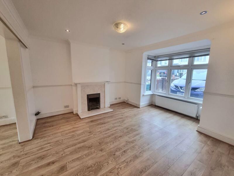 Property photo 1 of 6 3 Bed Semidetached House