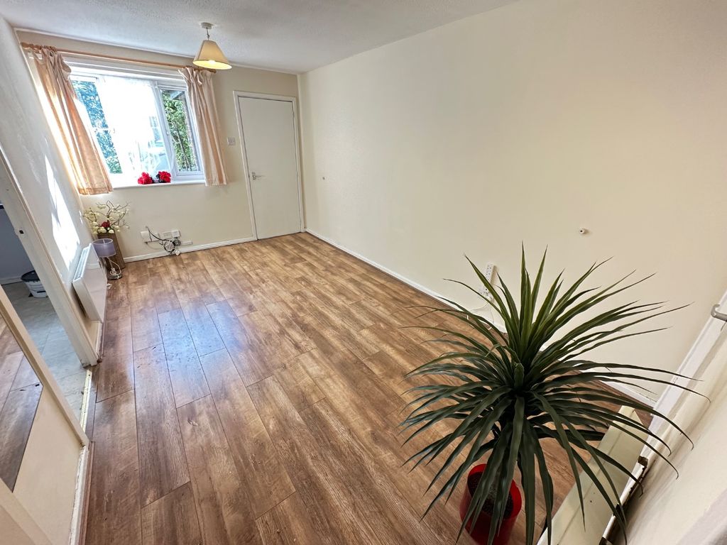 Property photo 2 of 6 4564802