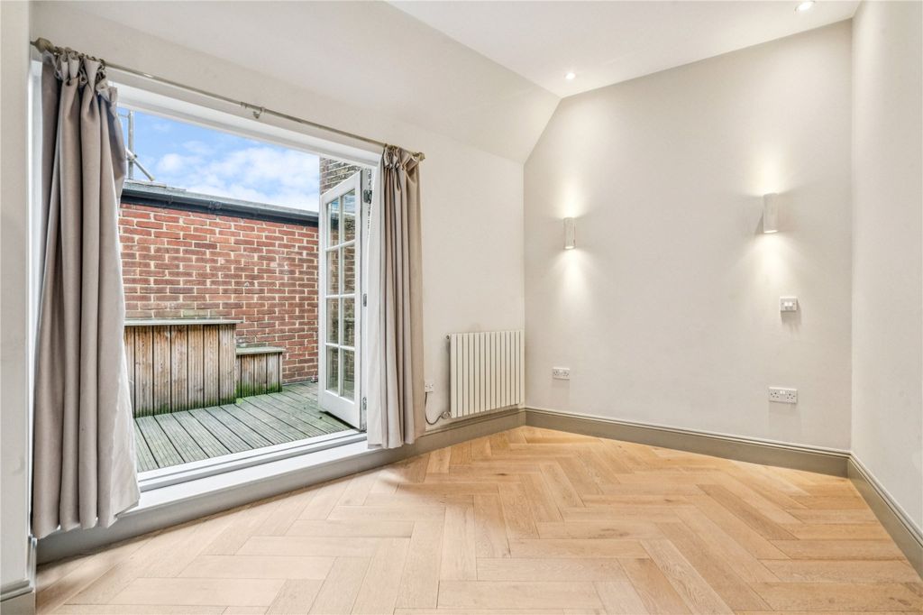 Property photo 3 of 17 Picture No. 12