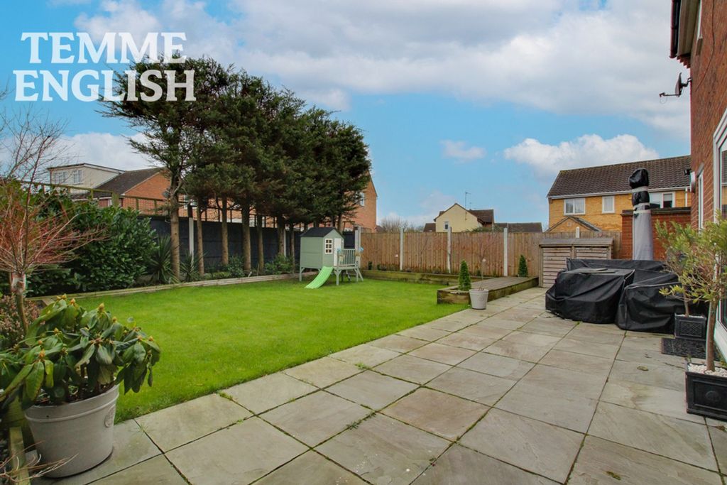 Property photo 2 of 27