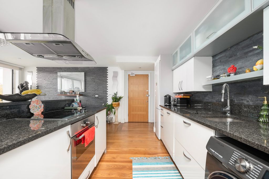 Property photo 3 of 12 Picture No. 04