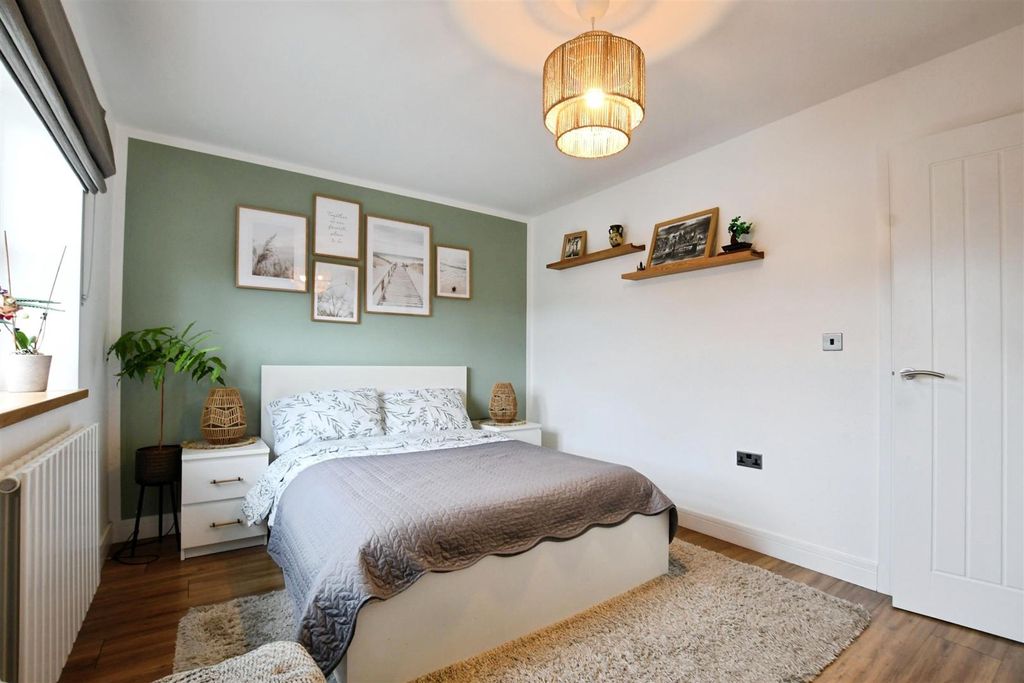 Property photo 3 of 26 Bedroom 1