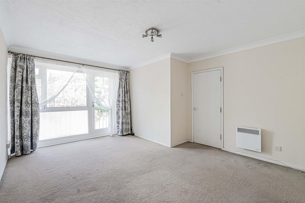 Property photo 2 of 9 12_80040.Jpg