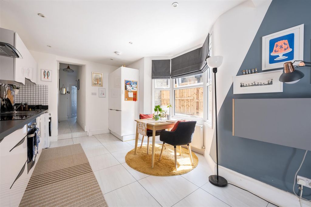 Property photo 3 of 22 Spruce Hills Road E17