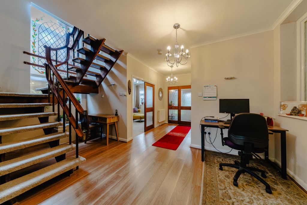 Property photo 3 of 27