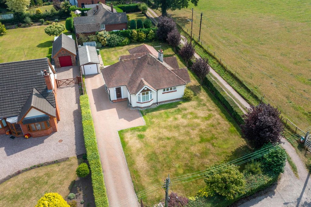 Property photo 3 of 24 11Southavenue-28.Jpg