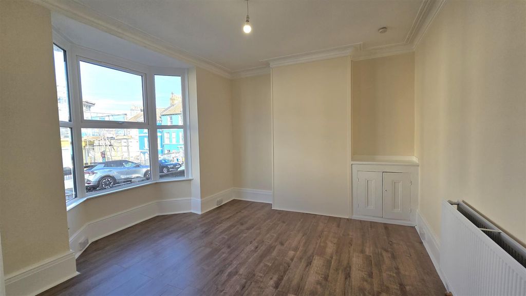 Property photo 3 of 16 Living Room