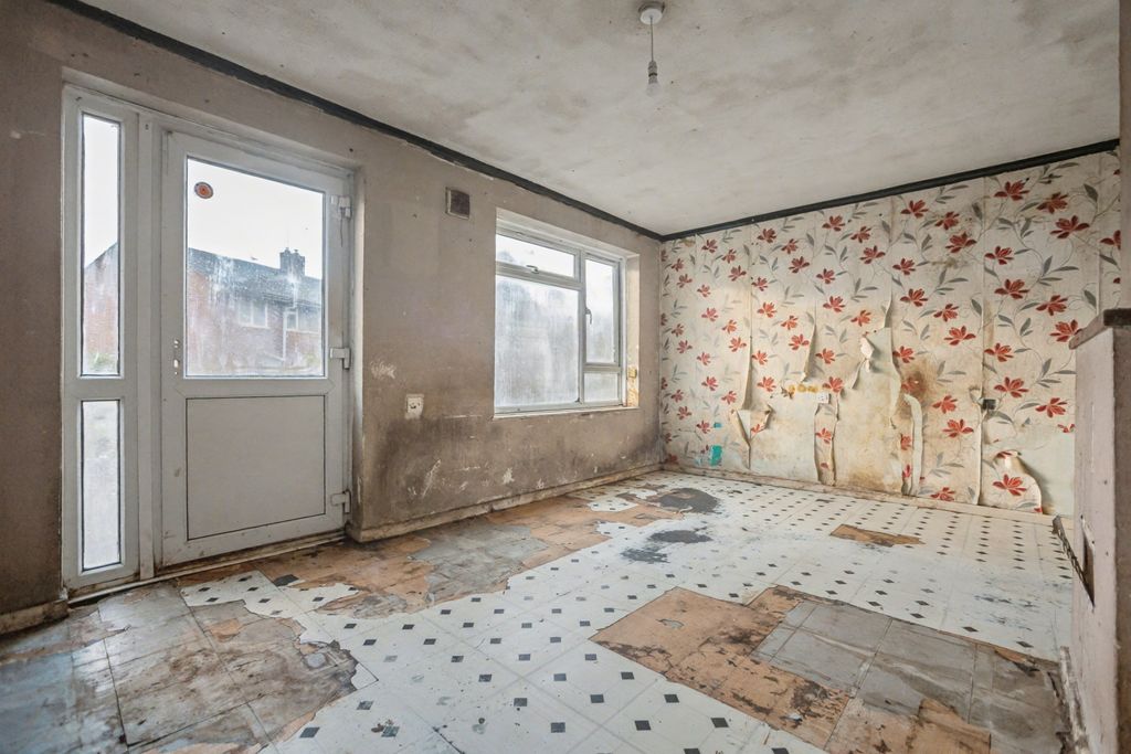 Property photo 3 of 20 18 Simpson Road, Snodland, Kent, Me6 5Qf