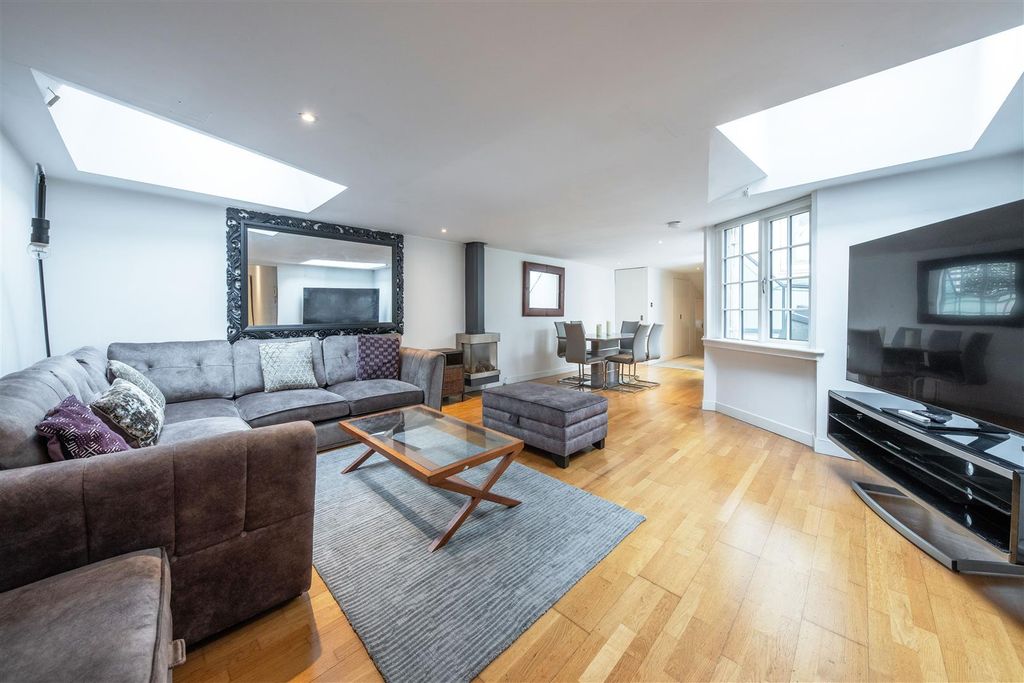 Property photo 1 of 8 Reception Room