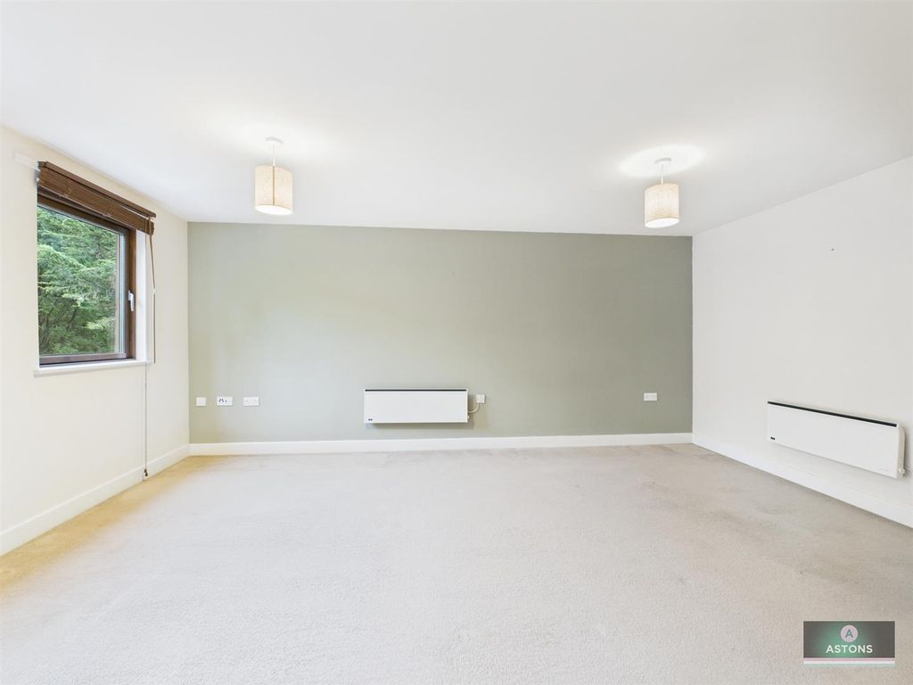 Property photo 3 of 10 Living Area