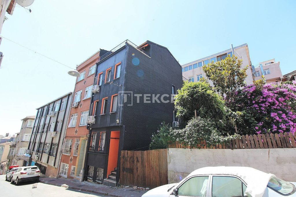 Property photo 2 of 18