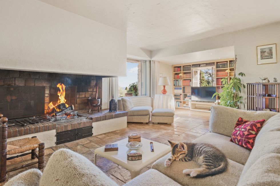 Property photo 3 of 19