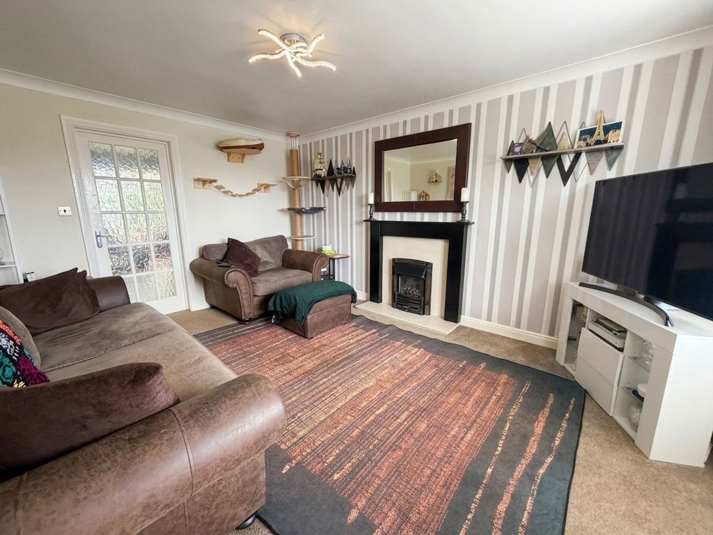 Property photo 2 of 15 Lounge