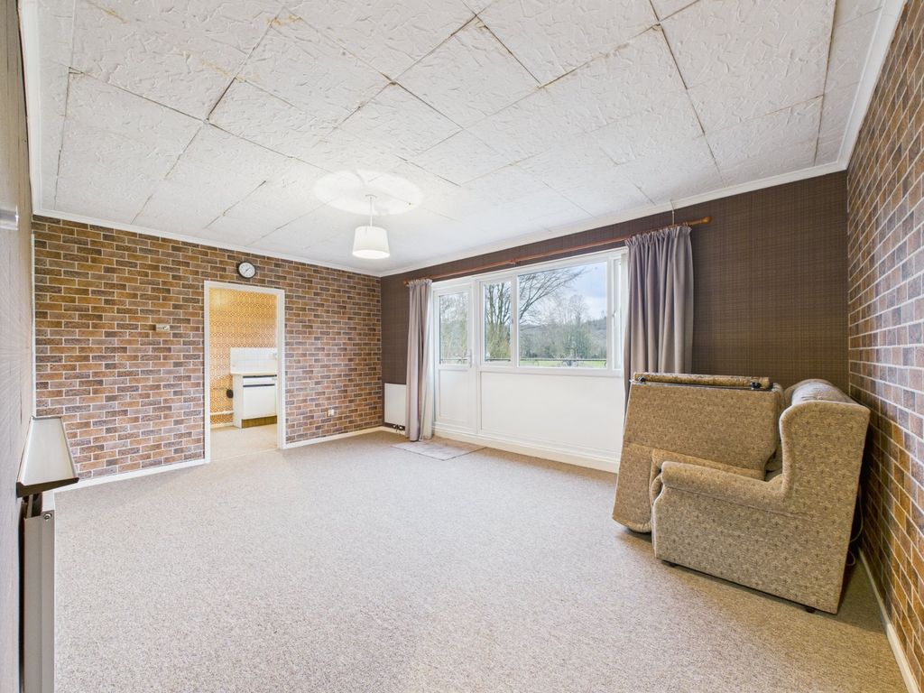 Property photo 2 of 10 Lounge