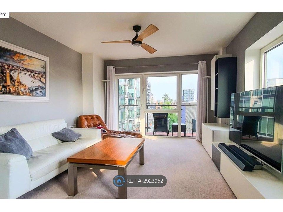 Property photo 3 of 12 Lounge