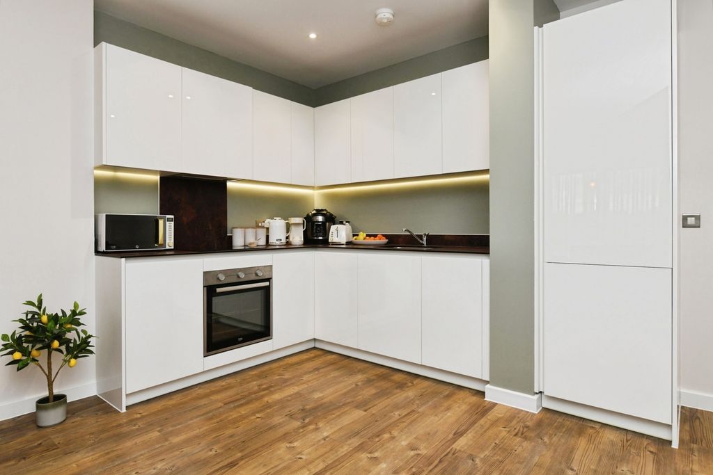 Property photo 2 of 17 Internal