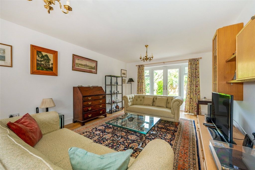 Property photo 3 of 14 Sitting Room
