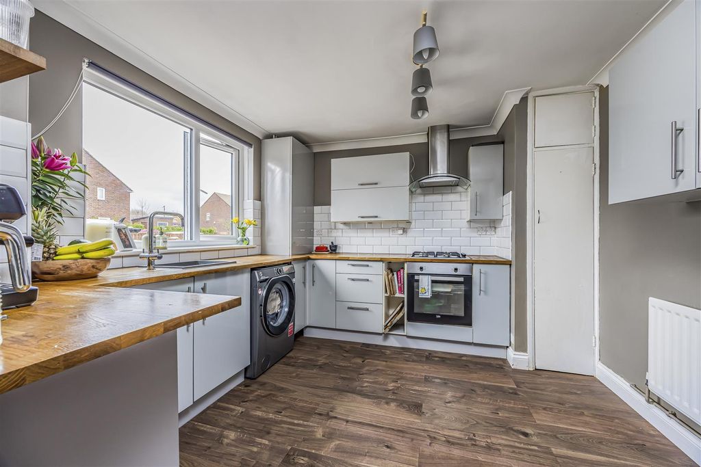 Property photo 3 of 16 19 Fraser Road, Bedhampton-Porticomarketing-Soldby