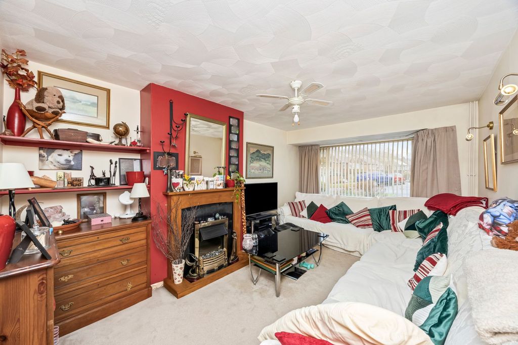 Property photo 2 of 17