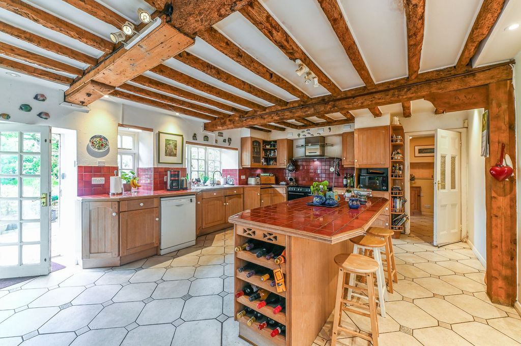 Property photo 2 of 21 Kitchen